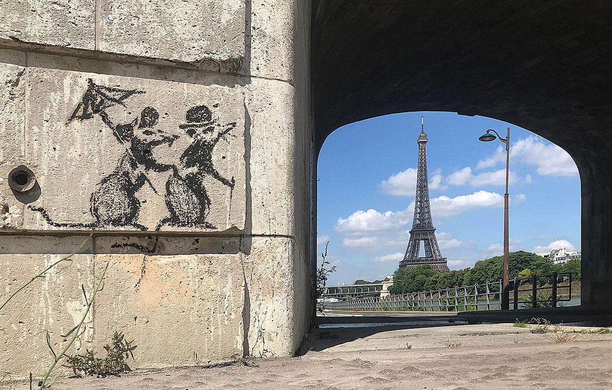 Banksy é conhecido por realizar intervenções artísticas nas ruas.