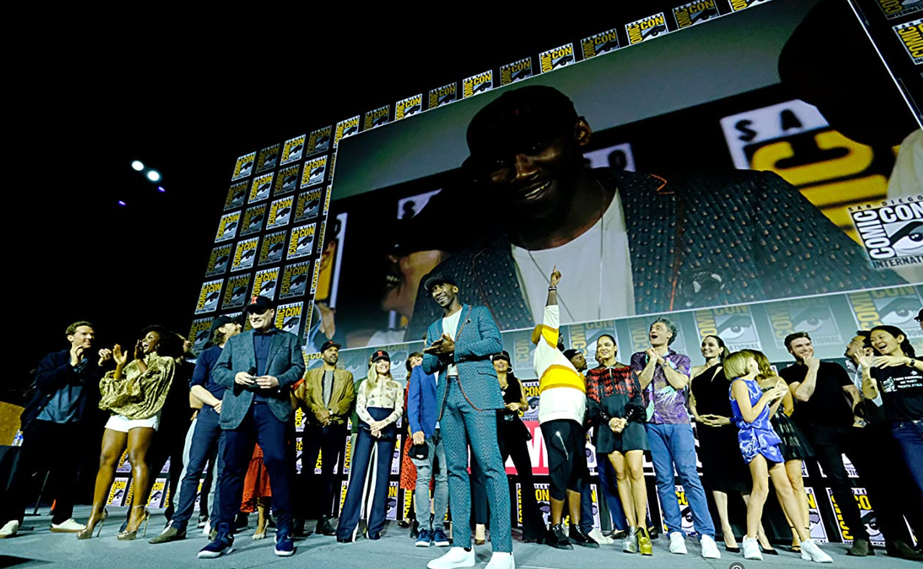 Mahershala Ali sendo apresentado como o novo Blade na San Diego Comic-Com em 2019.