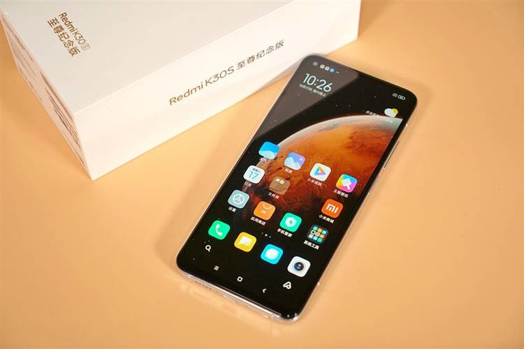 Redmi K30S se destaca entre os topos de linha com LCD; tecnologia deve ser substituída por OLED. (Fonte: iGeek Phone / Reprodução)