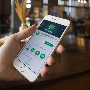 Imagem de iPhone 6s sem WhatsApp? Entenda a confusão que viralizou nas redes 