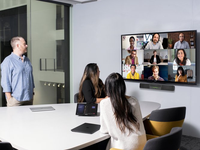 Trabalho híbrido deverá ser equilibrado entre flexibilidade de local e conexão pessoal, aponta análise da Microsoft. (Fonte: Microsoft/Reprodução)