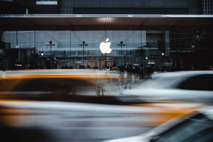 Apesar da queda, o valor da companhia de Cupertino ainda está acima de US$ 2,4 trilhões.