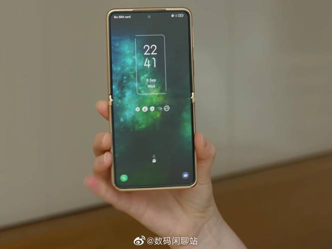 Imagem de um dos protótipos do smartphone dobrável da TCL.