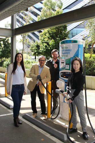 Equipe do Monash Energy Institute: Mahdokht Shaibani, o professor Mainak Majumder, Matthew Hill e Yingyi Huang