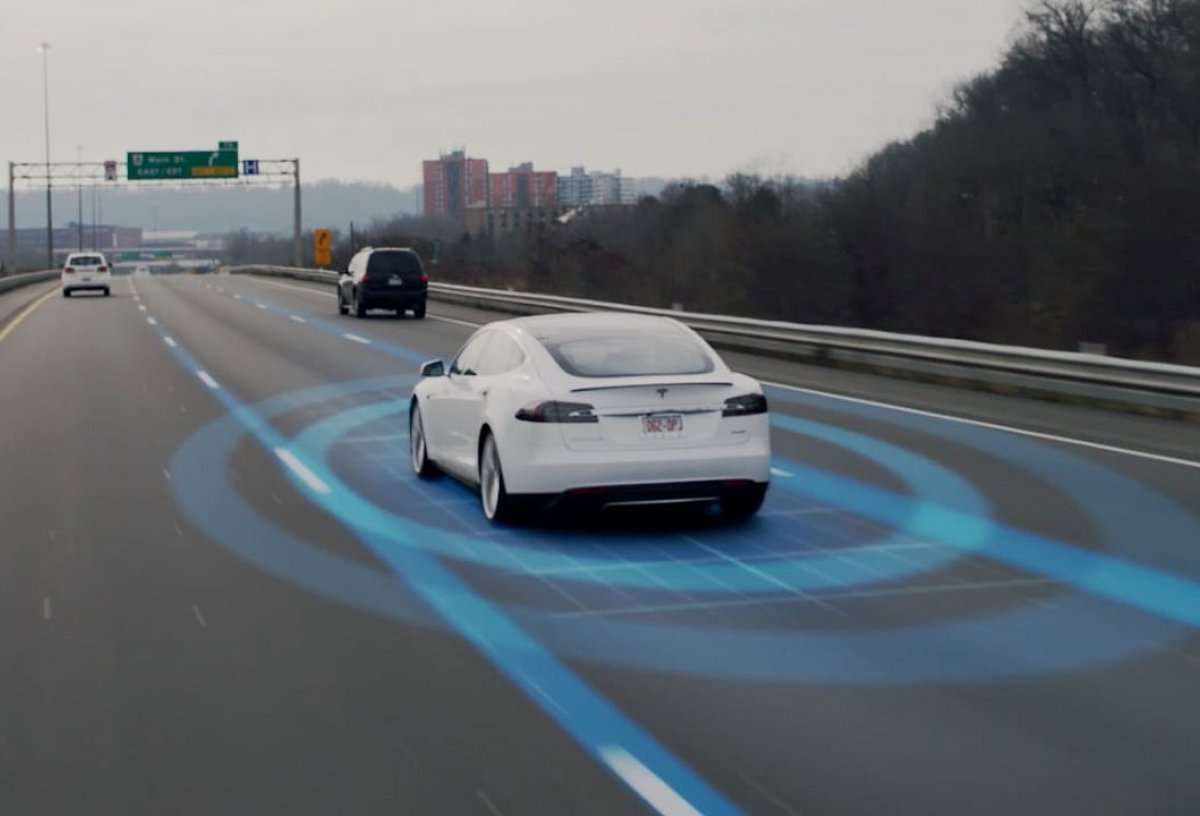 Atualmente, o Autopilot é o recurso padrão dos veículos Tesla.