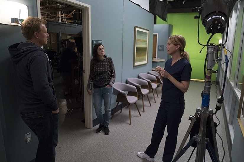 Ellen Pompeo disse que Grey’s Anatomy está caminhando para um encerramento, mas espera continuar por mais tempo