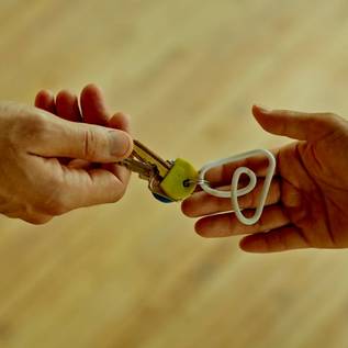 Imagem de Airbnb dobra o número de lares temporários para refugiados afegãos