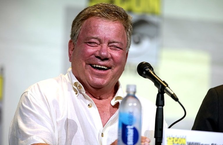 Shatner durante um painel da Comic Con em 2016