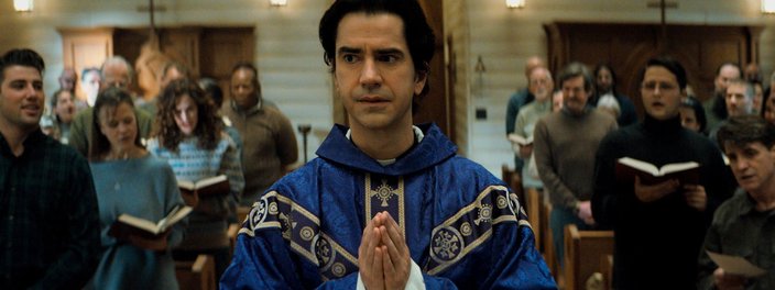 Imagem de: Missa da Meia-Noite: série da Netflix repercute nas redes; veja reações!
