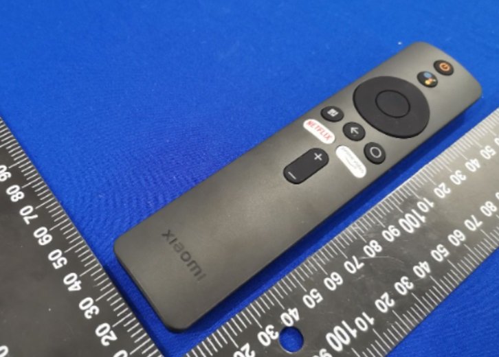 O controle-remoto do TV Stick tem botões para serviços de steaming e uso do Google Assistente.