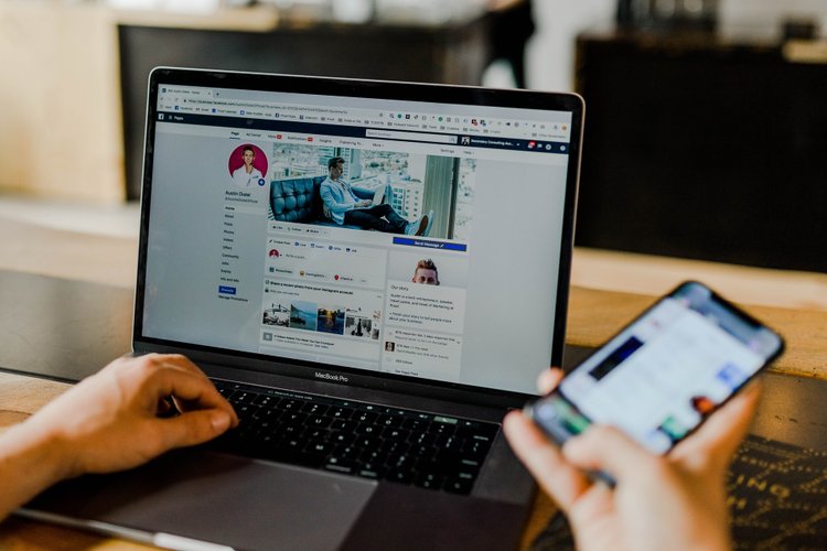 Implantado em 2018, o algoritmo não cumpre o que é prometido pelo Facebook.