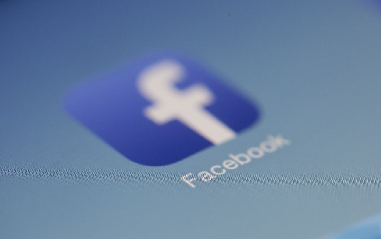 Executivo do Facebook diz que empresa não influencia a polarização política nos EUA.