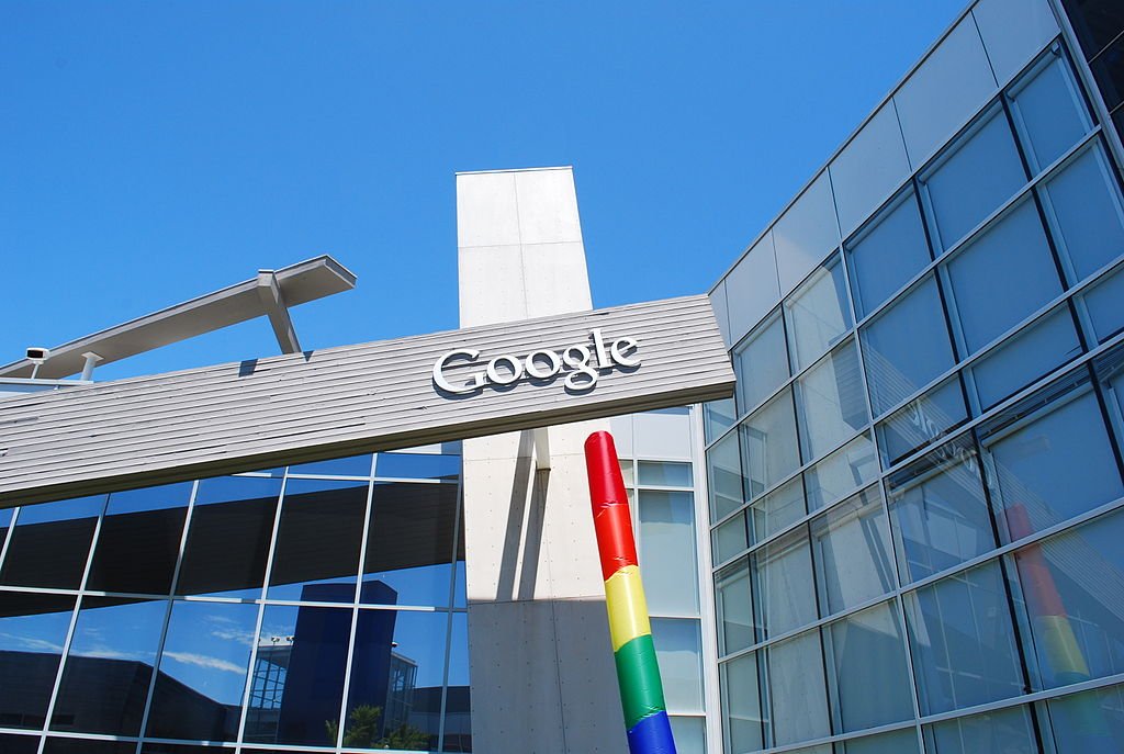 Google não foi a única Big Tech a desistir dos planos de fornecer serviços bancários. (Fonte: Wikimedia/John Marino/Reprodução)