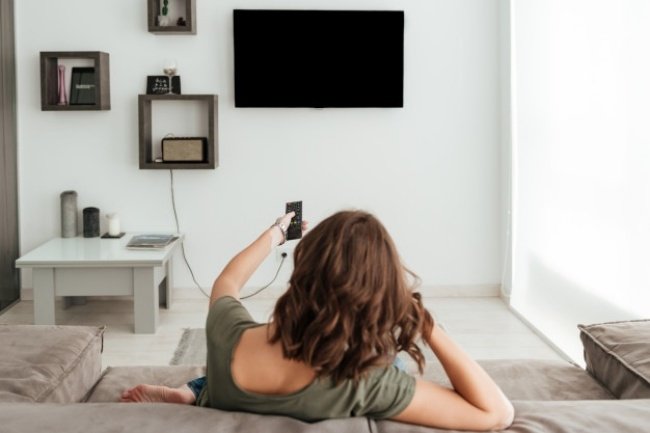 Os televisores de 32 polegadas combinam com ambientes pequenos.