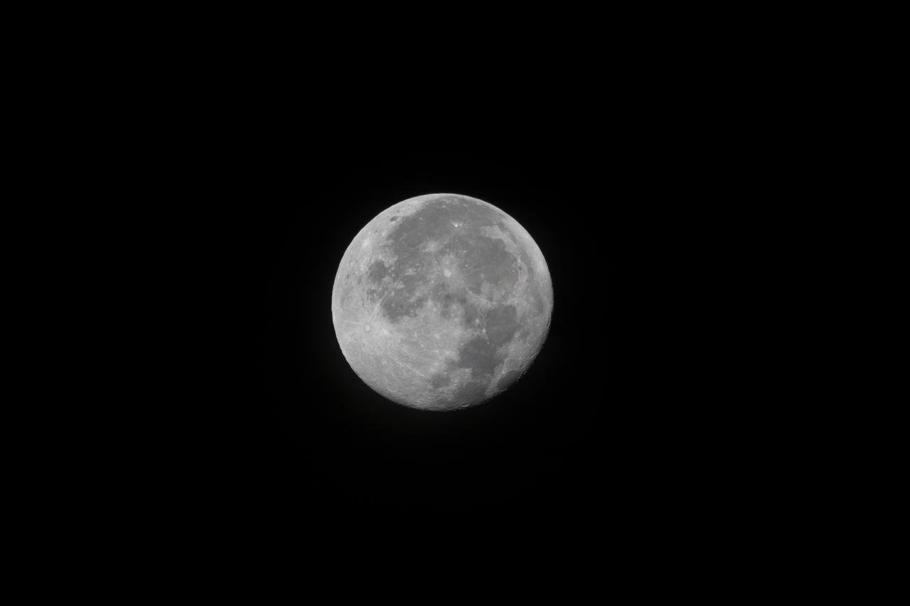 Lua cheia, fotografada no Kennedy Space Center, na Flórida.