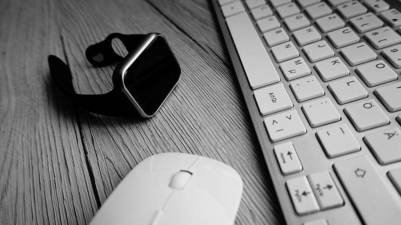 O relógio pode lembrá-lo de ficar ativo durante o dia. (Fonte: Pixabay)