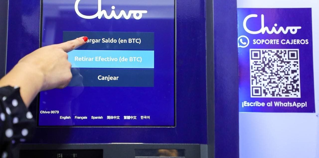 Salvadorenhos enfrentam dificuldades técnicas para sacar recursos financeiros de carteira digital. (Fonte: Gobierno de El Salvador/Reprodução)
