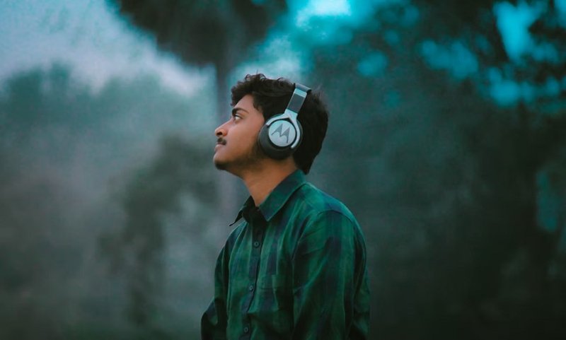 Conheça mais sobre o Virtual Sound para aprimorar suas composições musicais. (Rupam Dutta/Unsplash/Reprodução)