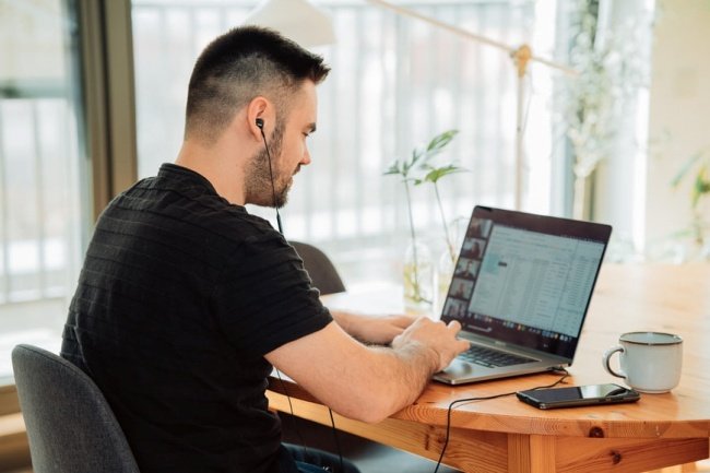 O trabalho em home office se tornou uma grande tendência.