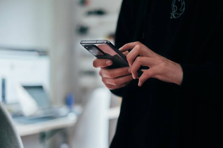 Com a crise dos chips, os preços dos celulares não devem cair neste Natal.