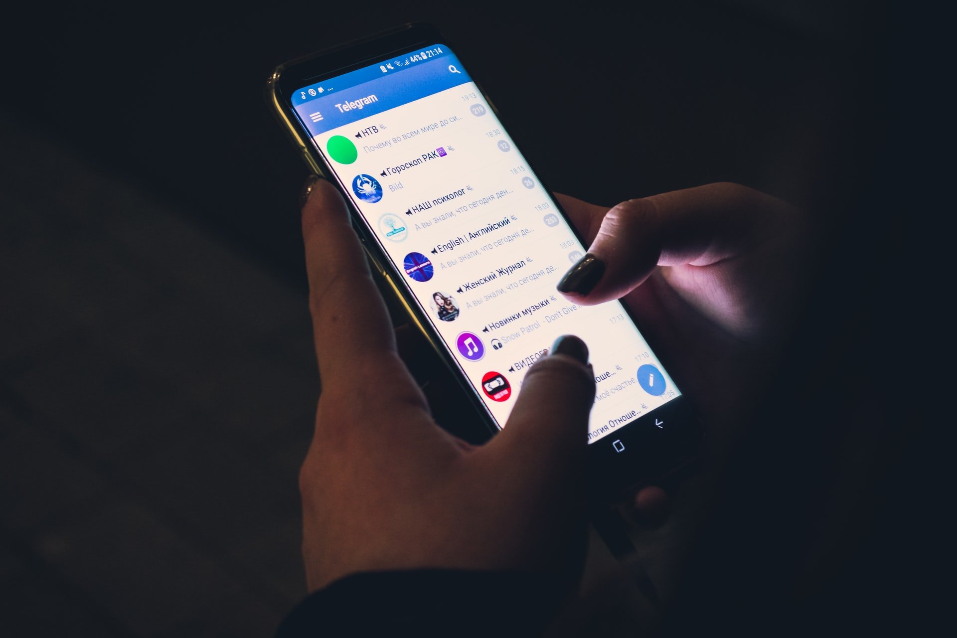 Telegram oferece serviços que não estão presentes nos rivais, mas ainda assim não é um dos três aplicativos de mensageiros mais usados no mundo. (Fonte: Unsplash/Christian Wiediger/Reprodução)