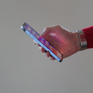Imagem de iPhone 13 Pro é invadido em 15 segundos durante competição hacker