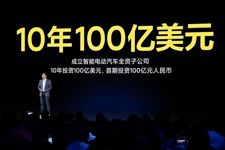 Lei Jun, CEO da Xiaomi, durante a conferência em março deste ano.