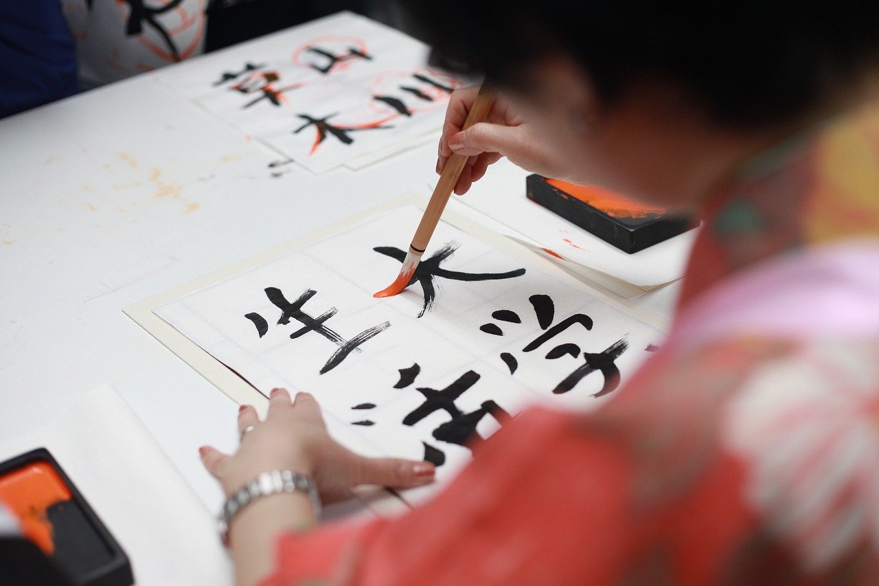 O japonês tem três sistemas de escrita. (Fonte: Pixabay/Engin Akyurt/Reprodução)