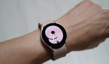 Galaxy Watch 4 ganha melhor detecção de queda e GIFs no watch face