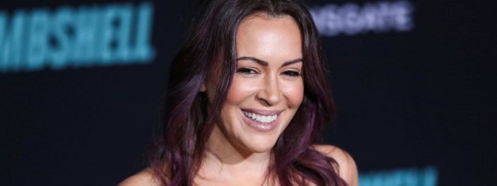 Imagem de: Alyssa Milano: atriz de Jovens Bruxas é presa em frente à Casa Branca