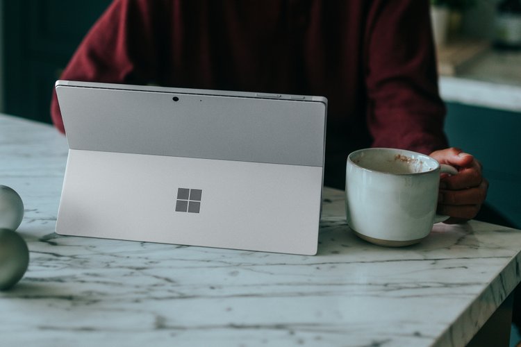 Mesmo após o lançamento do Windows 11, o Windows 10 continuará recebendo atualizações até 2025. (Fonte: Unsplash / Reprodução)