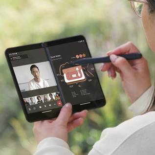 Imagem de Surface Duo 2 é bom? Veja críticas sobre o dobrável da Microsoft