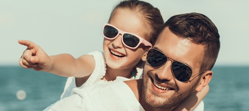 Existem cuidados importantes na hora de comprar os óculos de sol e de grau. 