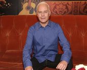 Friends: elenco presta homenagem à James Michael Tyler, o Gunther