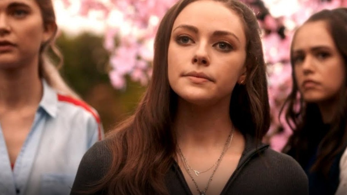 Legacies': Hope enfrenta uma dura realidade na promo oficial do episódio  04×04; Confira! - CinePOP