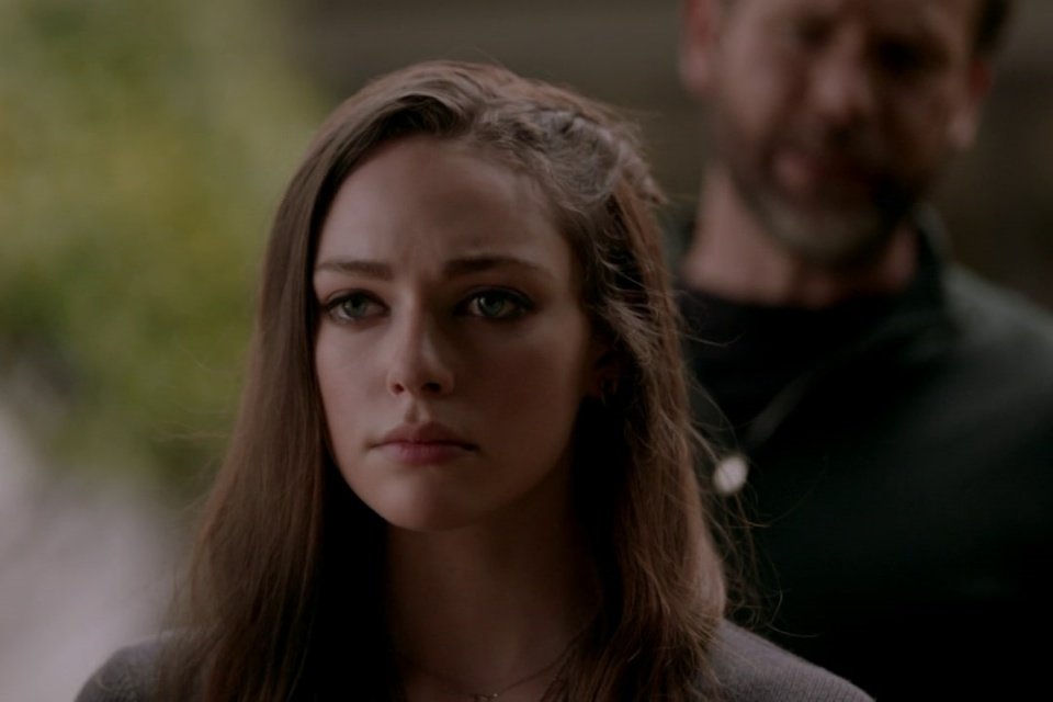 Legacies': Hope enfrenta uma dura realidade na promo oficial do episódio  04×04; Confira! - CinePOP