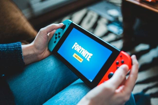 Gamers chineses lamentaram a descontinuação de Fortnite no país.