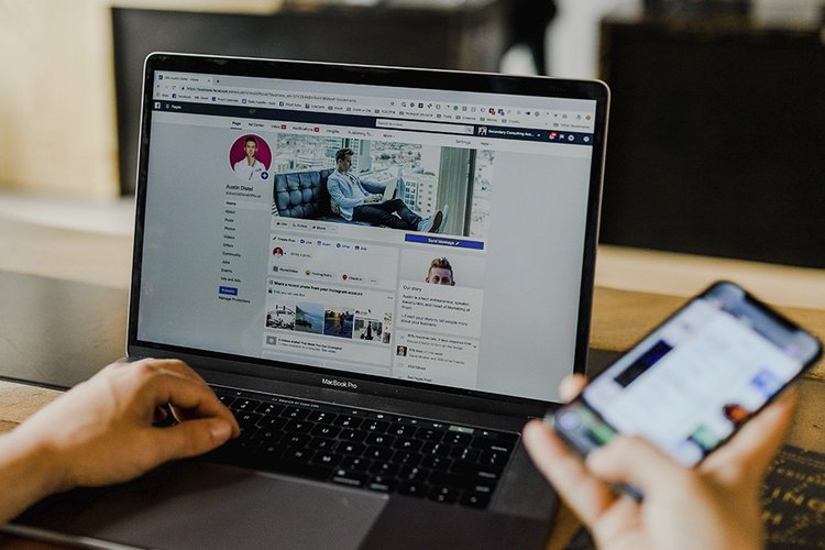 O Facebook classificou a reportagem como irresponsável e revelou estar estudando os efeitos problemáticos da rede social