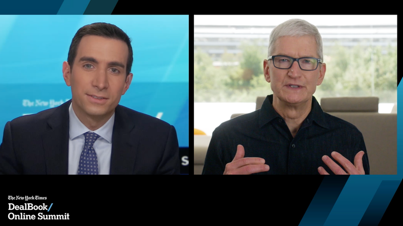 O entrevistador Andrew Ross Sorkin e Tim Cook.