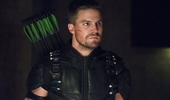 Supergirl: Stephen Amell divulga mensagem de despedida para série