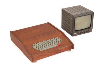 Apple-1 raro e completo é vendido por R$ 2,7 milhões em leilão