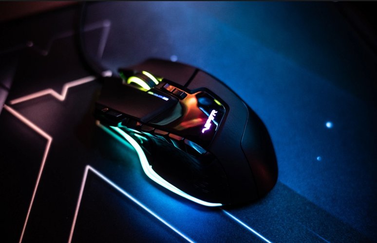 Mouses gamers costumam oferecer design diferenciado e chamativo.