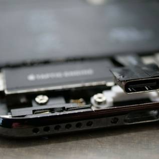 Imagem de iPhone com entrada USB-C é leiloado por R$ 460 mil