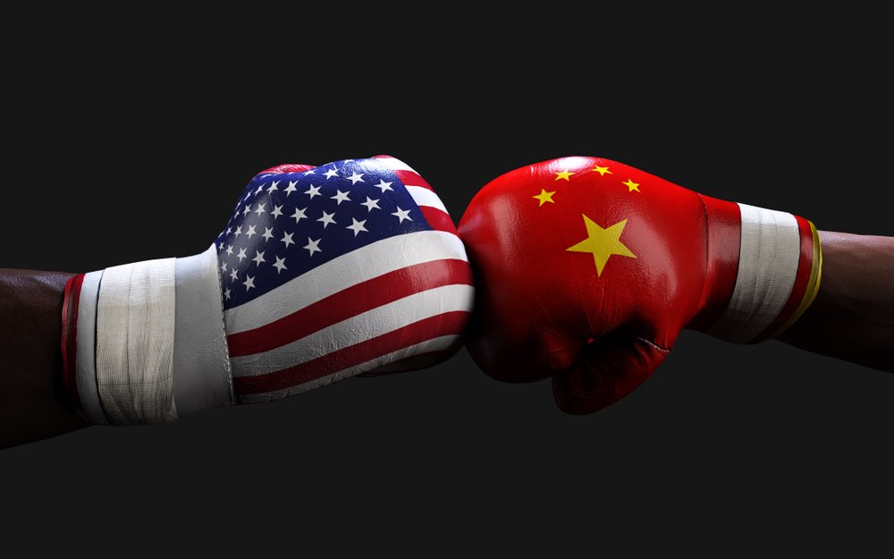 EUA aumentam pressão para que empresas chinesas sejam impedidas de comercializar produtos em seu mercado. (Fonte: Shutterstock/mrjo/Reprodução)