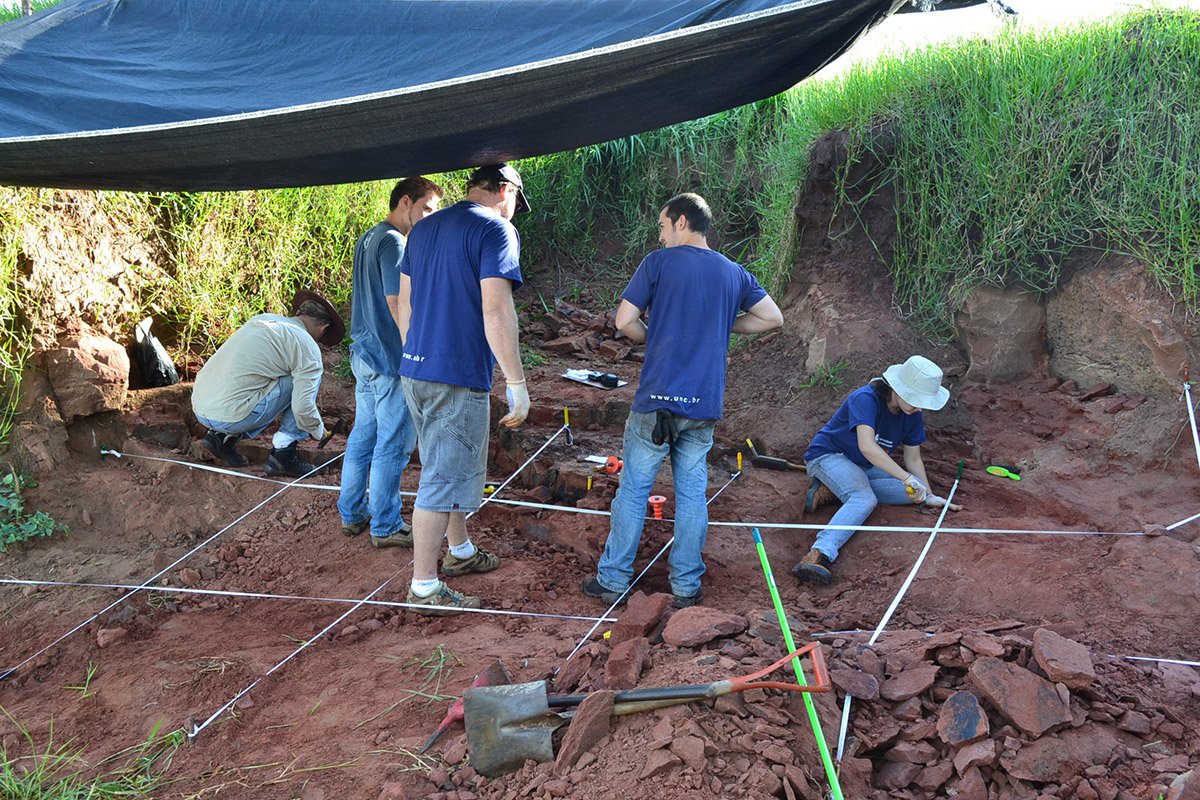 Pesquisadores fazem escavações na região oeste do Paraná (créditos: Museu Nacional da UFRJ/Divulgação)