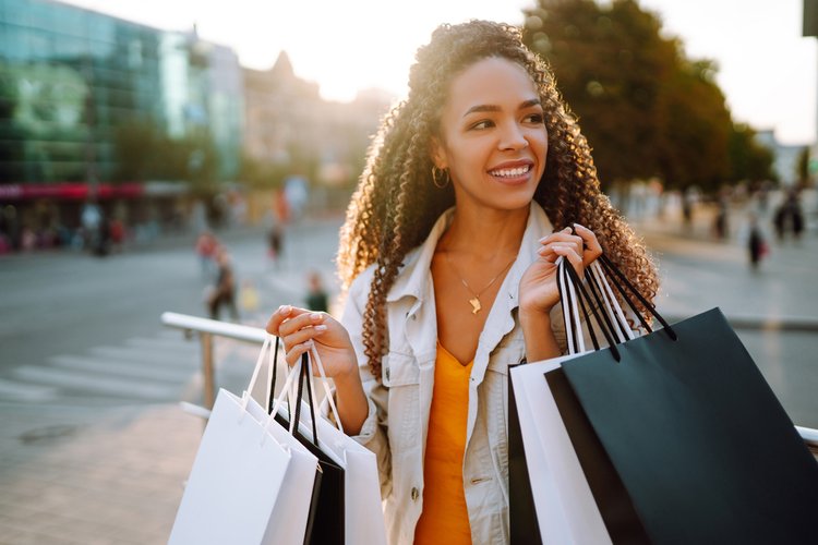 Em 2020 a Black Friday brasileira vendeu mais de 4 bilhões de reais. (Shutterstock/Reprodução)