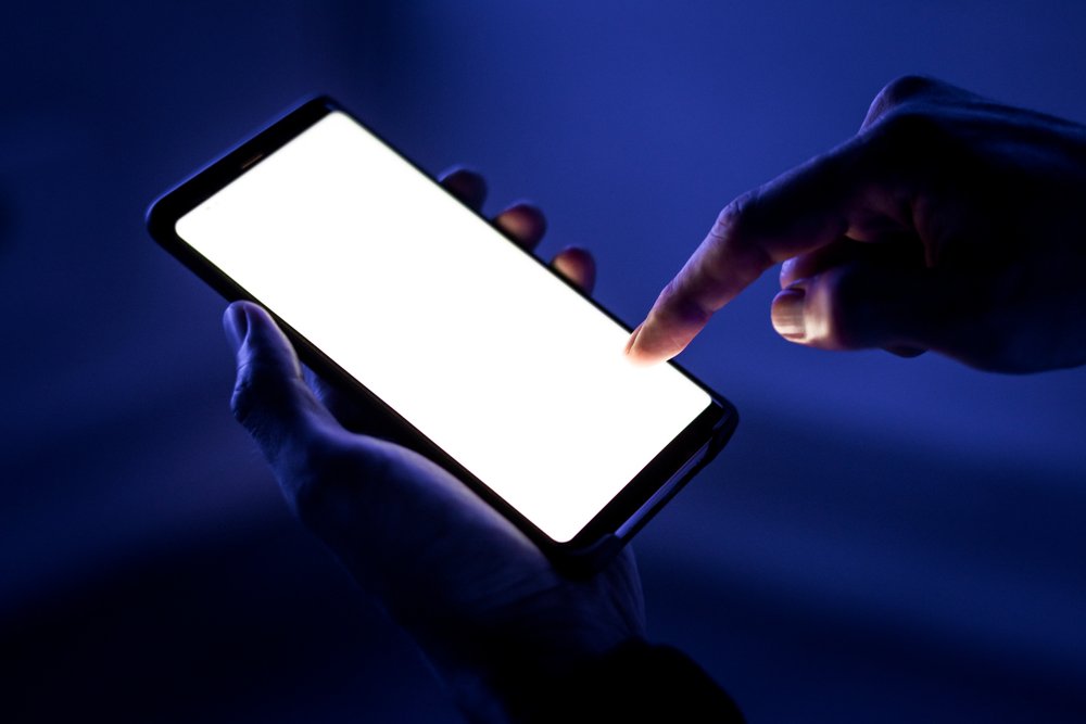 Controle o brilho da tela do seu celular para não gastar energia a toa