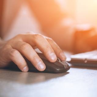 Imagem de 3 boas opções de mouse e um teclado para o seu dia a dia