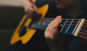 6 cursos para aprender a tocar instrumentos de corda