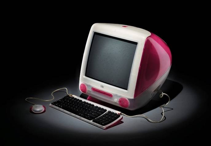 O iMac que faz parte do lote do leilão.